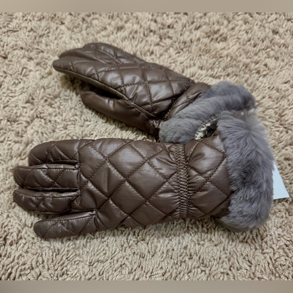 All Weather Touchscreen Compatible Quilted Gloves with Genuine Shearling Trim - Picture 3 of 17